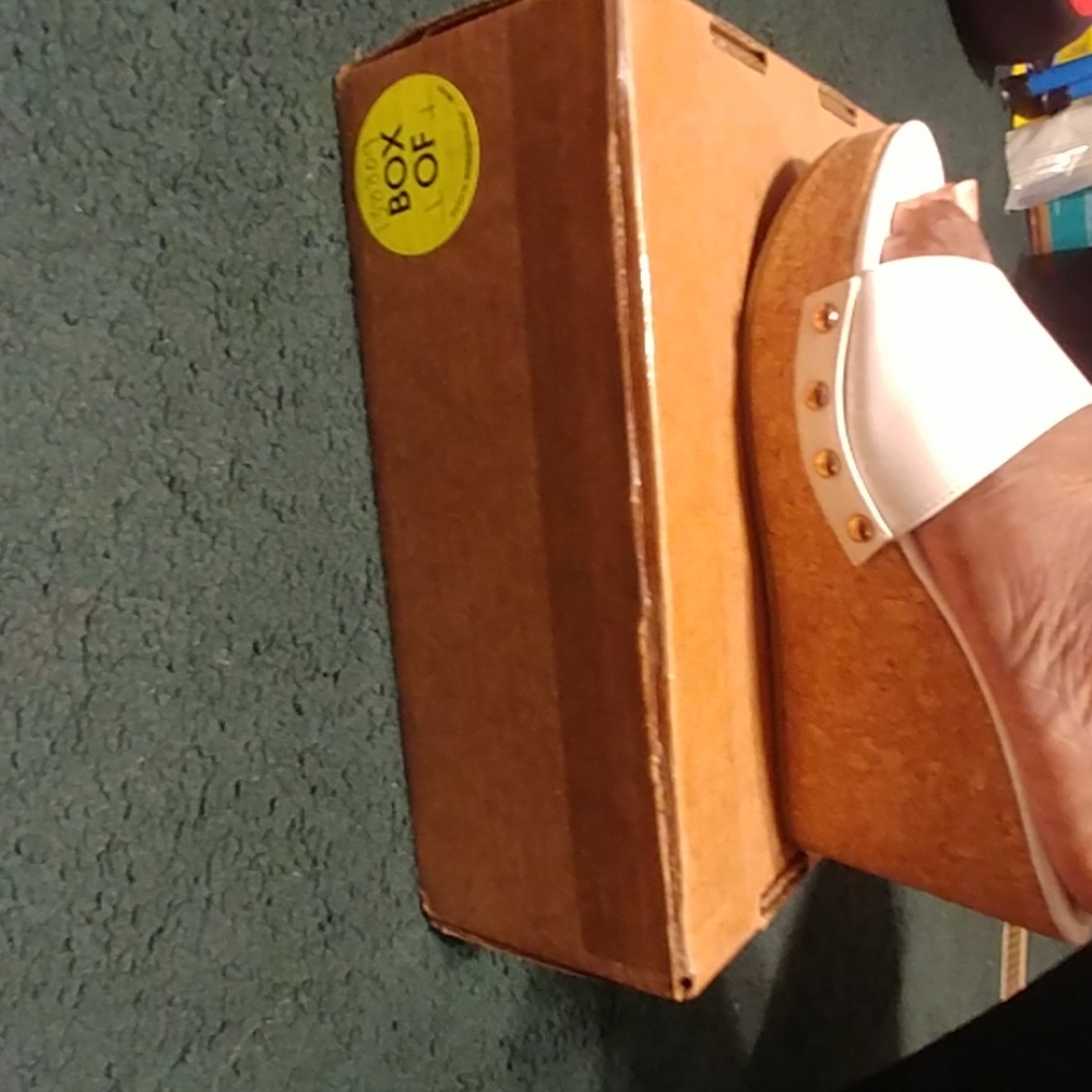 Giannie White Wedges